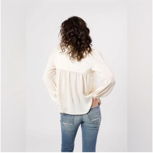 Band of the Free Cash‎ Ivory Long Sleeve V-Neck Top - Size L | Minimalist Chic - Picture 5 of 6